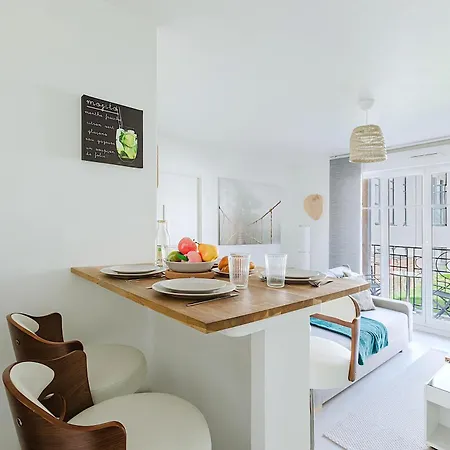 Апартаменты L'eden - Center - 8 Min, Paris 28 Min - Gare 1 Min - Parking - Free Wifi Бюсси-Сен-Жорж